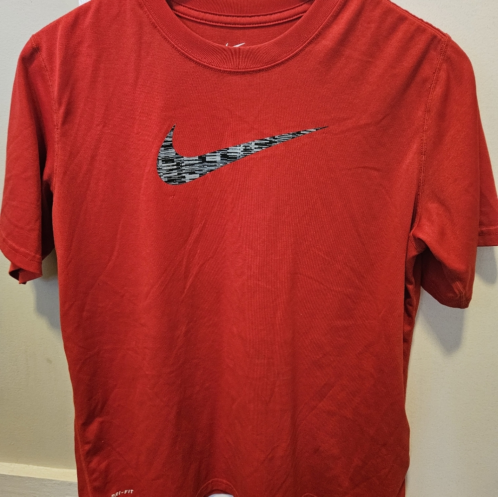 Boys Nike dri-fit tshirt
